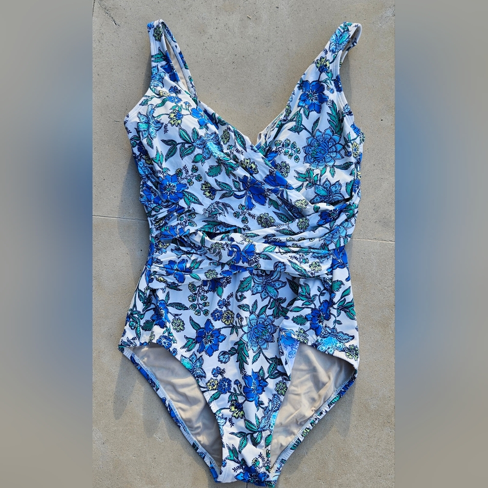 Lands End Floral Women's One Piece Bathing Swim Suit